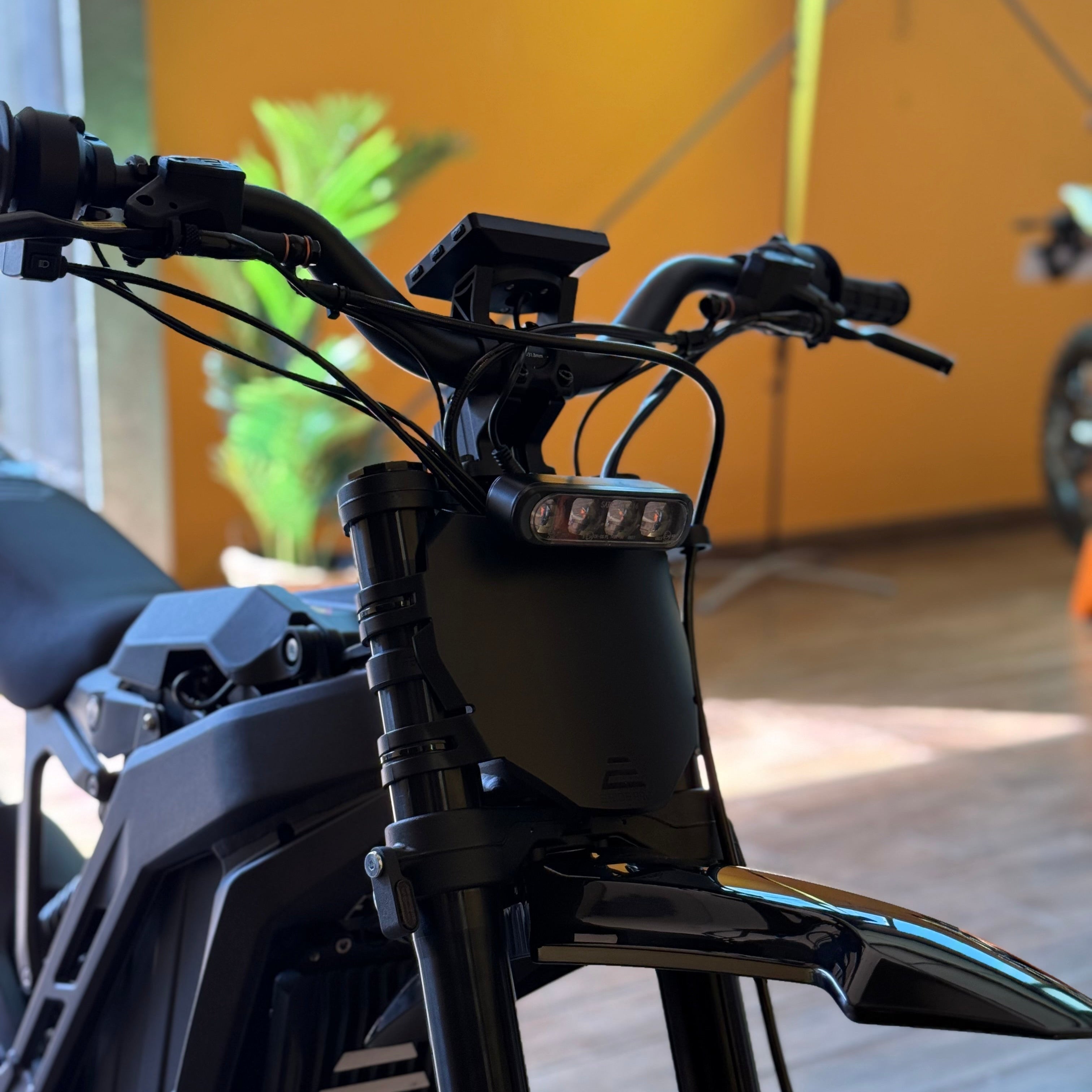 E-Ride Pro SS 3.0 in Frontansicht mit Scheinwerfer und Lenker