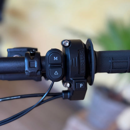 Rechte Schalteinheit und Lenkergriff der E-Ride Pro SS 3.0